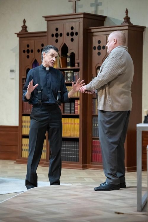 https://theater-kr-mg.de/spielplan/kardinalfehler/