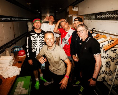 https://loveyourartist.com/de/profiles/jukuz-oetinger-villa-ev-TX4XDH/events/beatsteaks-ajz-soli-tour-darmstadt-888RGD